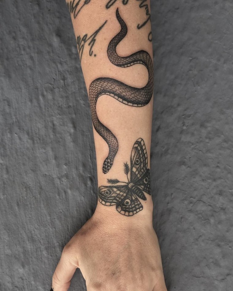 Татуировка змея вокруг руки (48 фото)35