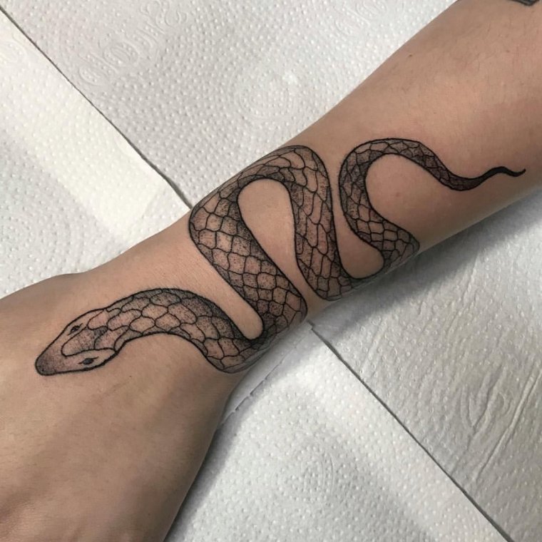 Татуировка змея вокруг руки (48 фото)36