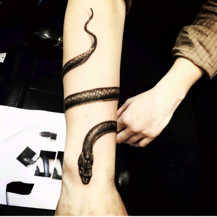Татуировка змея вокруг руки (48 фото)1