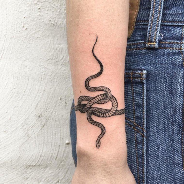 Татуировка змея вокруг руки (48 фото)7