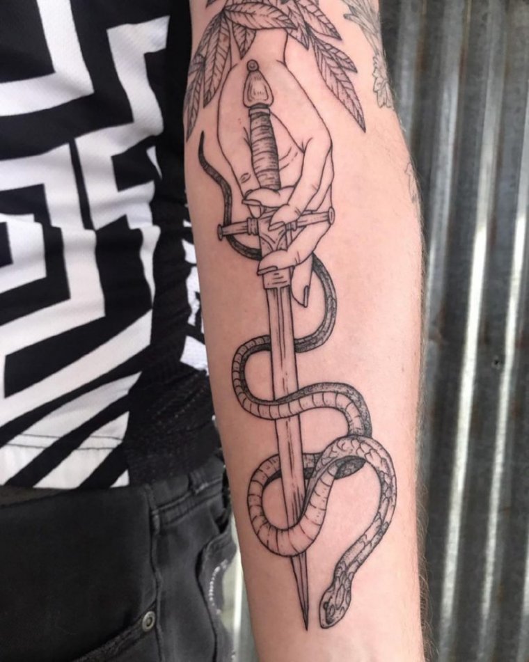 Татуировка змея вокруг руки (48 фото)46