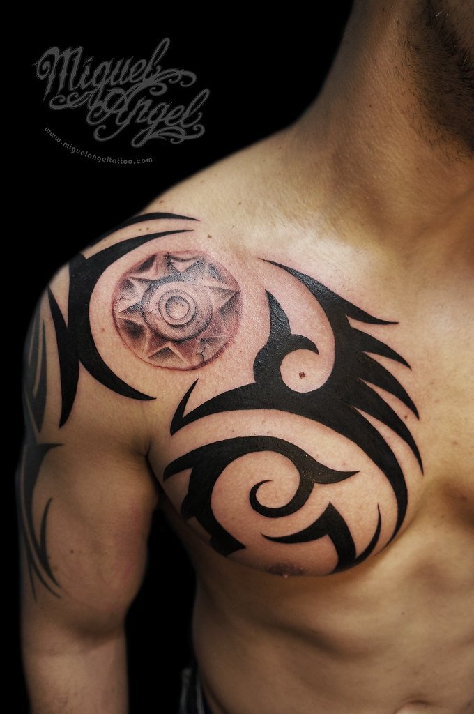 Татуировки для мужчин на плече (39 фото)28
