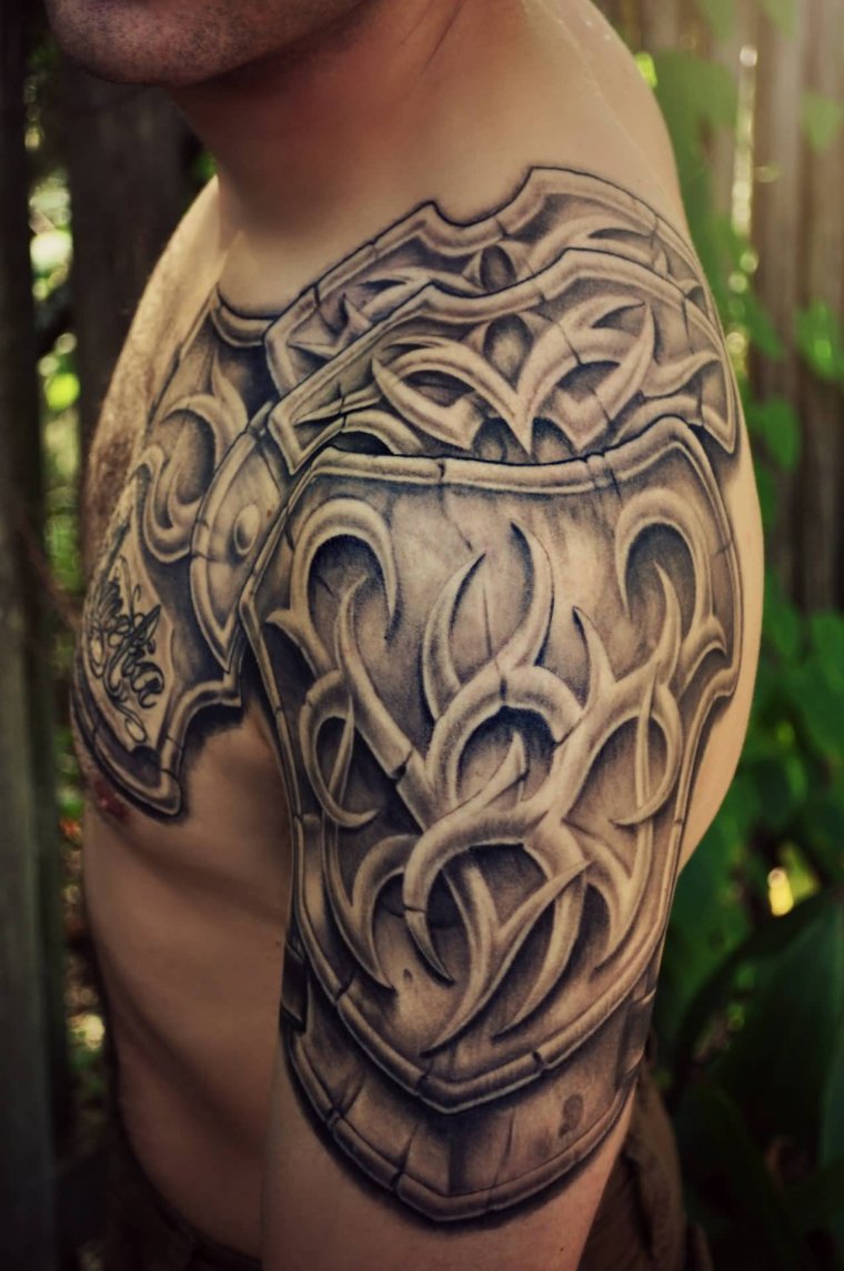 Татуировки для мужчин на плече (39 фото)11