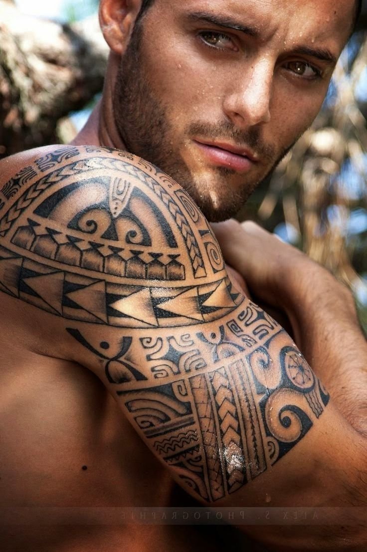Татуировки для мужчин на плече (39 фото)8