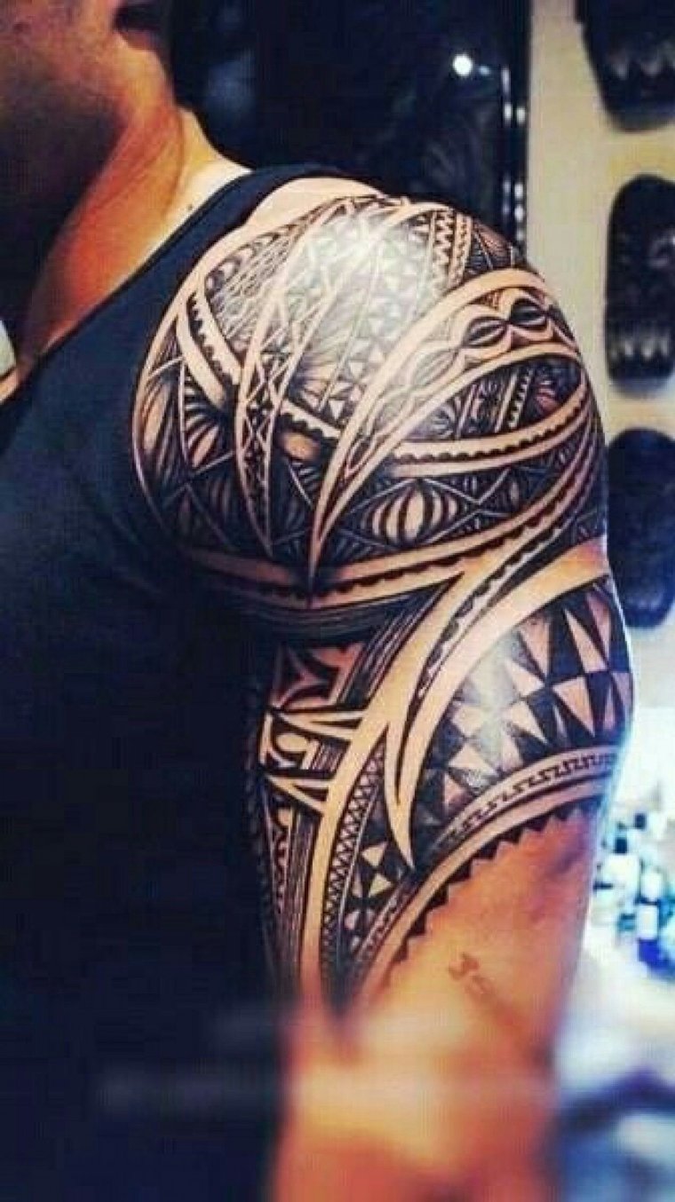 Татуировки для мужчин на плече (39 фото)2