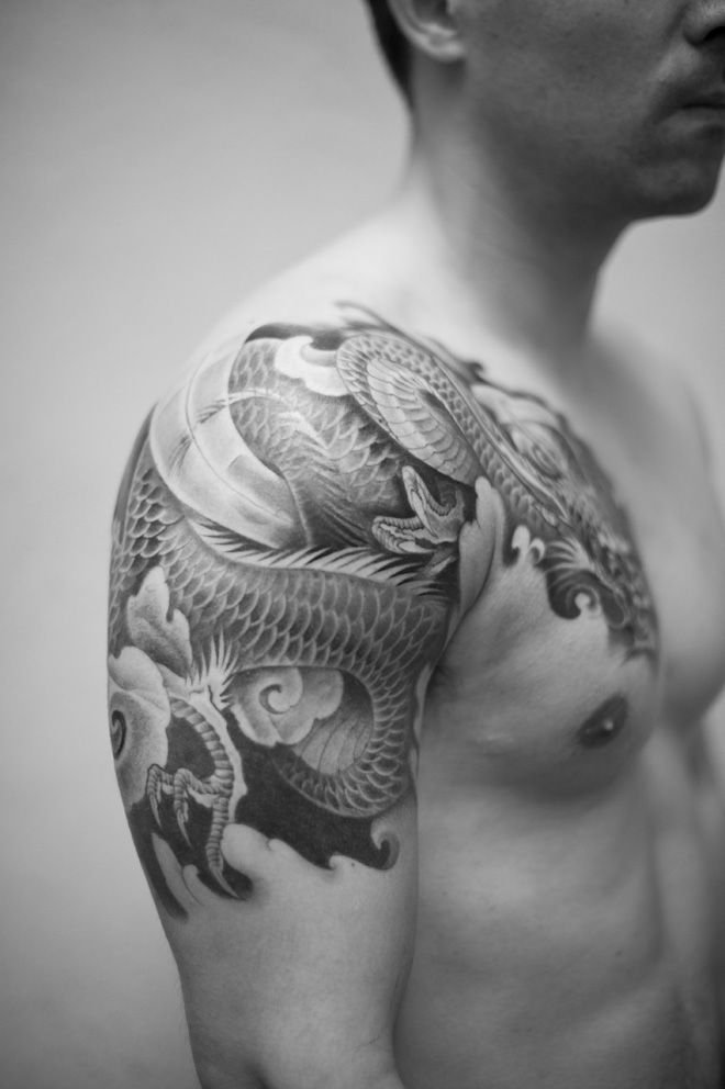 Татуировки для мужчин на плече (39 фото)14
