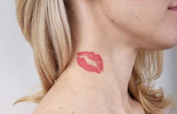 🖤 Тату поцелуй (отпечаток губ) у мужчины и девушки (47 фото)