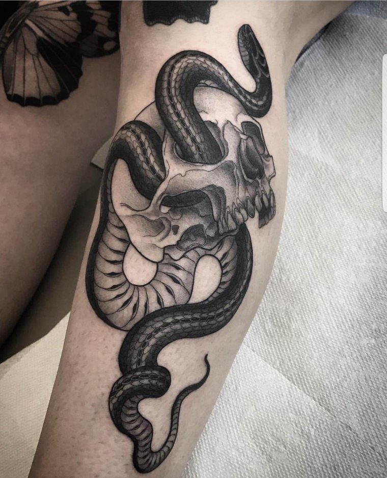 Татуировка змея на ноге (50 фото)19