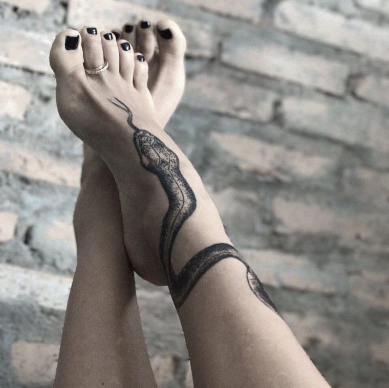 Татуировка змея на ноге (50 фото)47