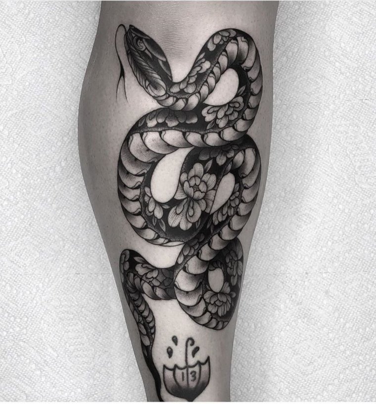Татуировка змея на ноге (50 фото)18