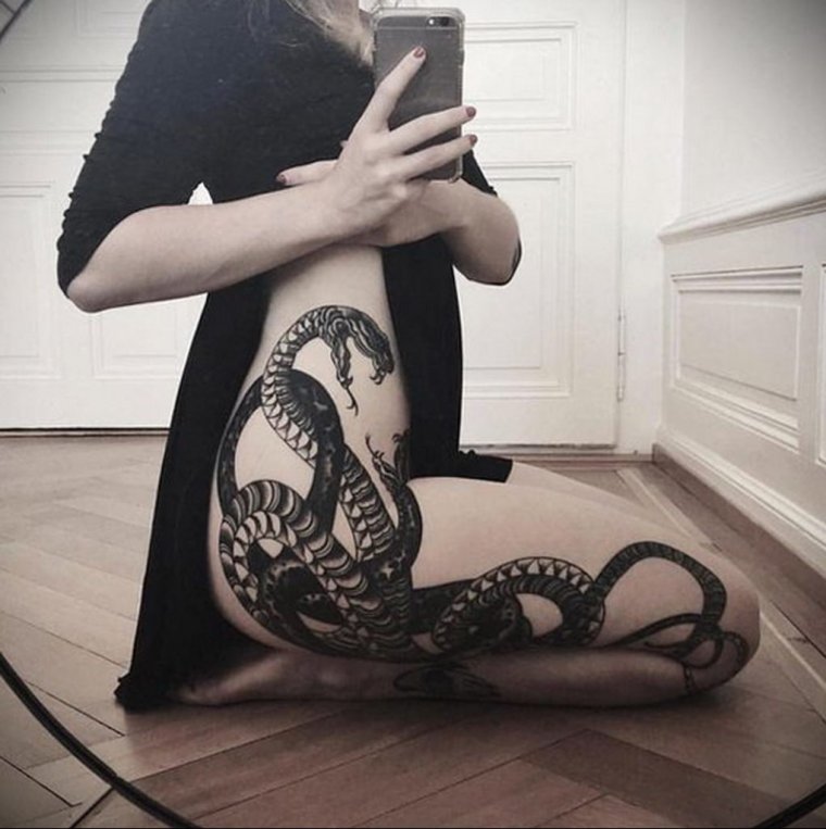 Татуировка змея на ноге (50 фото)5