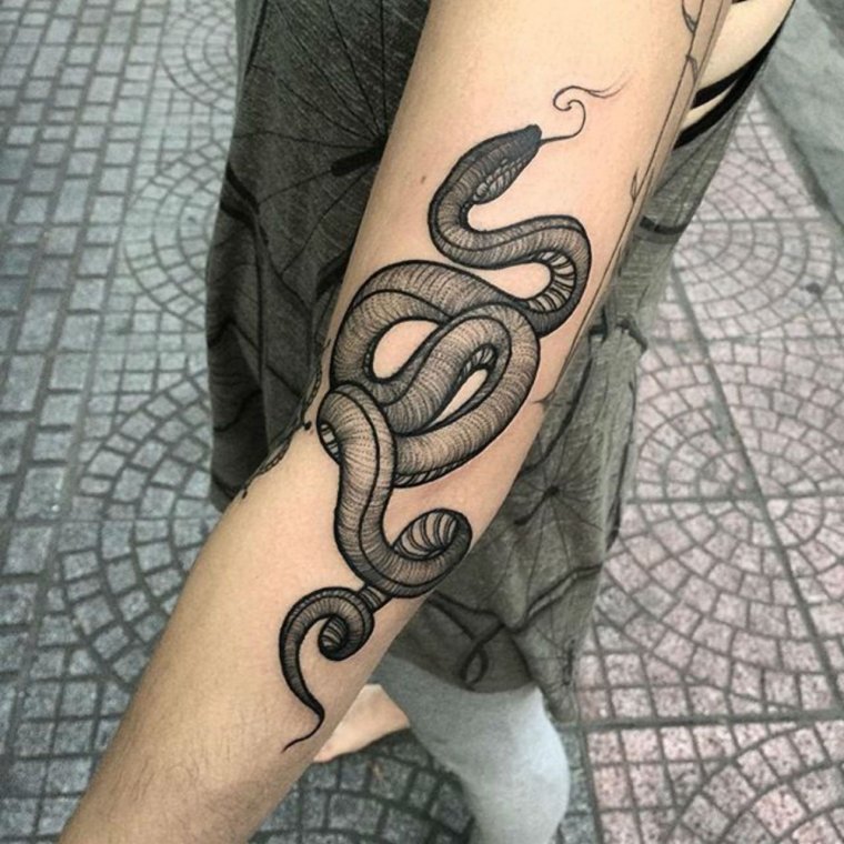 Татуировка змея на ноге (50 фото)41
