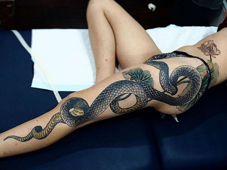 Татуировка змея на ноге (50 фото)21