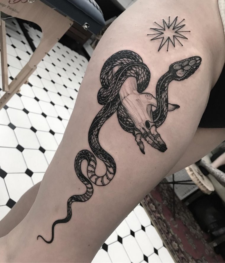 Татуировка змея на ноге (50 фото)17
