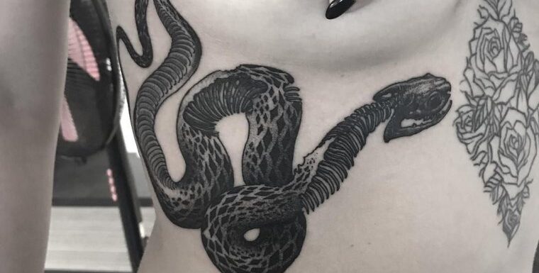 🖤 Татуировки в виде змеи для девушки (34 фото)