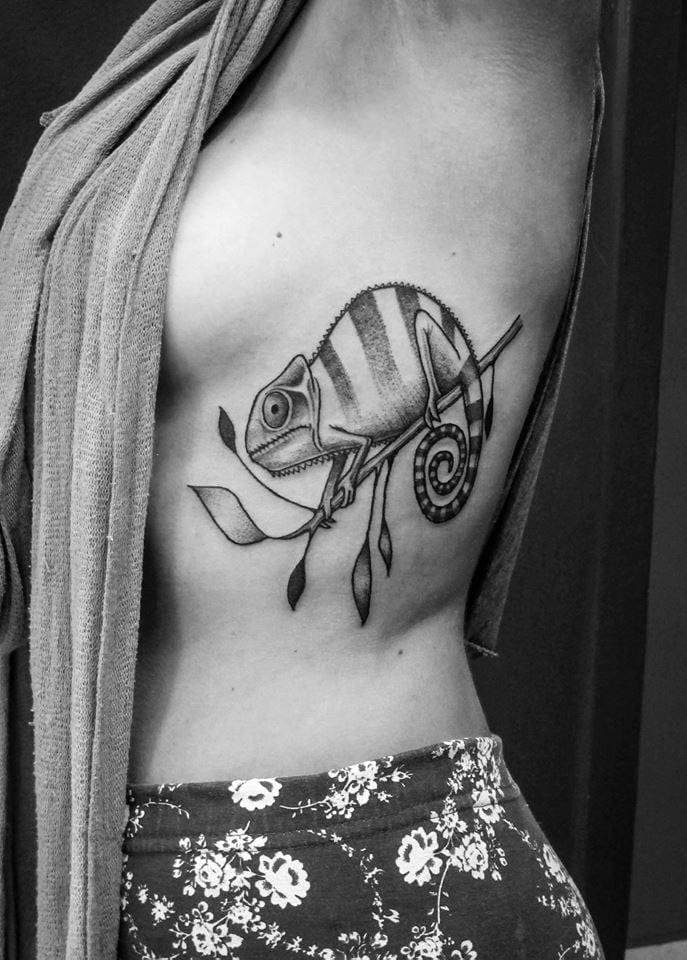 Женские татуировки на ребрах (39 фото)29