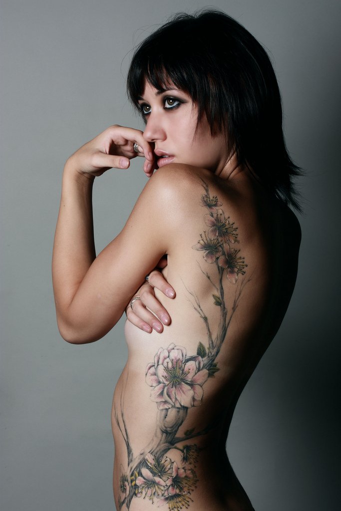 Женские татуировки на ребрах (39 фото)32
