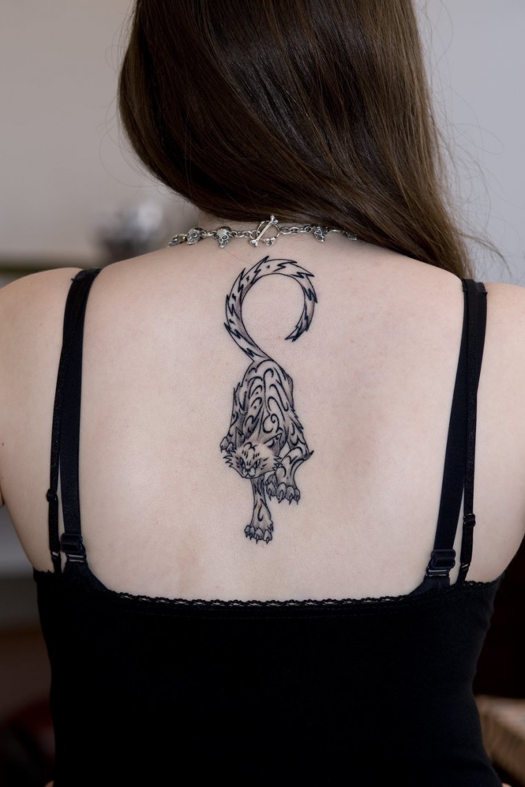 Женские татуировки на спине (50 фото)47