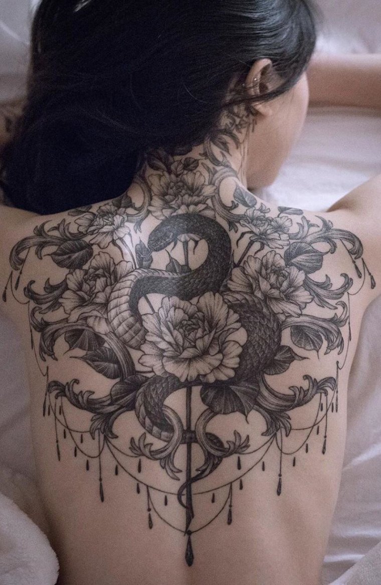 Женские татуировки на спине (50 фото)17