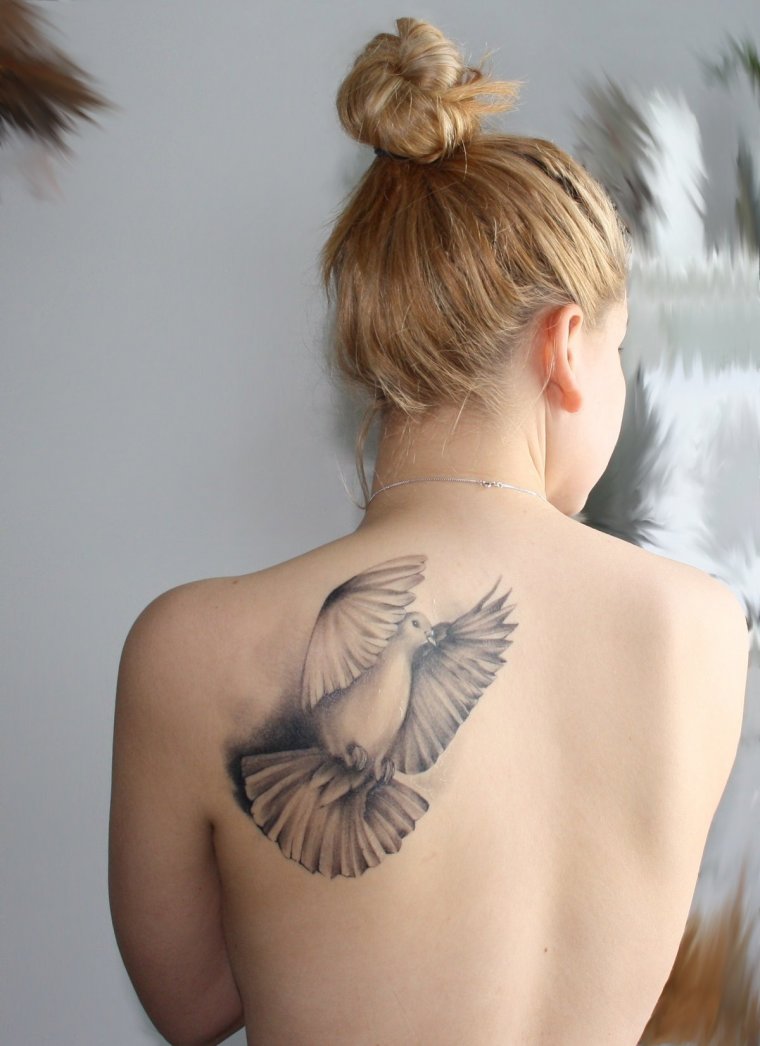 Женские татуировки на спине (50 фото)37