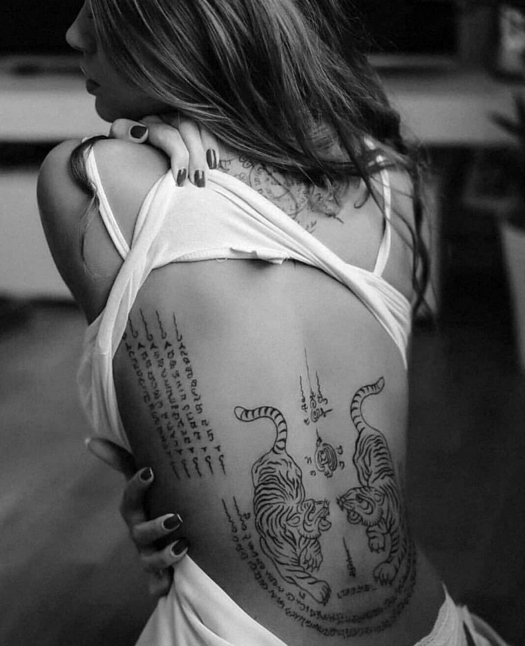 Женские татуировки на спине (50 фото)21
