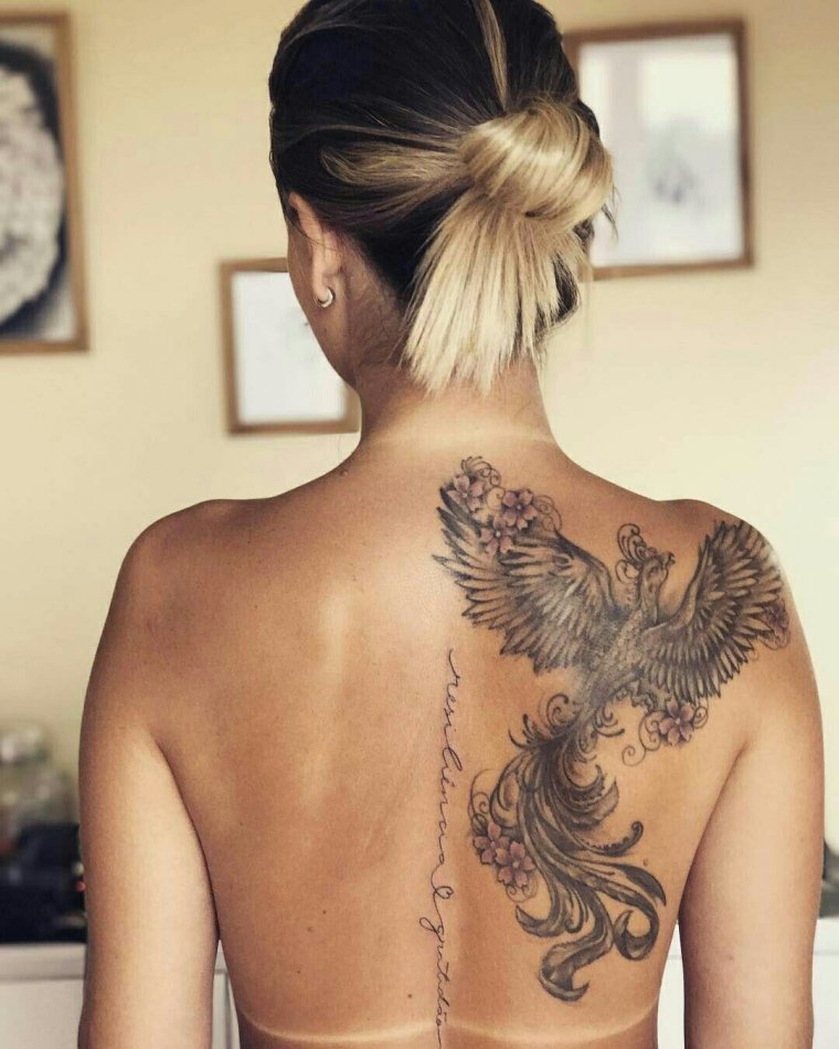 Женские татуировки на спине (50 фото)23