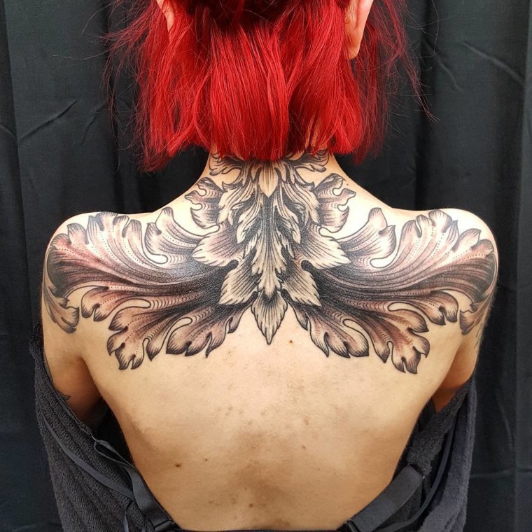 Женские татуировки на спине (50 фото)12