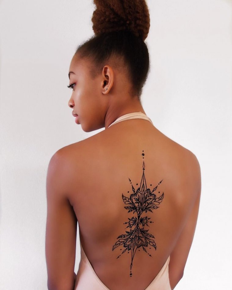 Женские татуировки на спине (50 фото)28