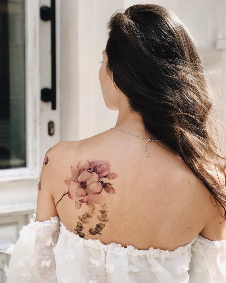 Женские татуировки на спине (50 фото)5