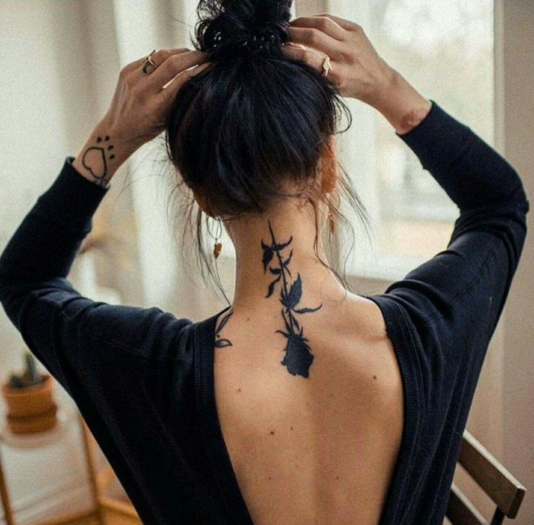 Женские татуировки на спине (50 фото)29