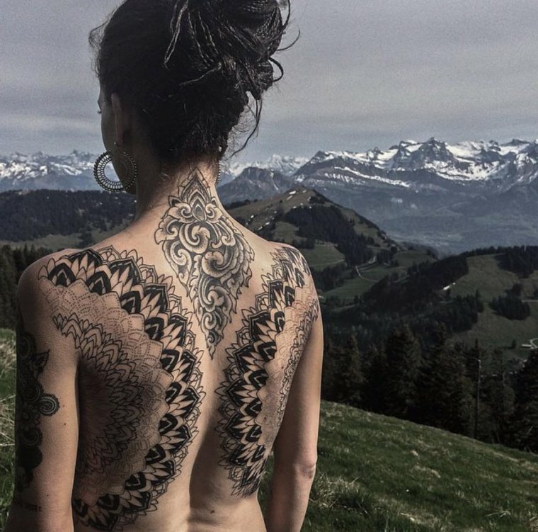 Женские татуировки на спине (50 фото)26