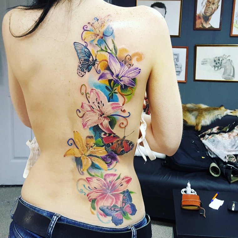 Женские татуировки на спине (50 фото)44