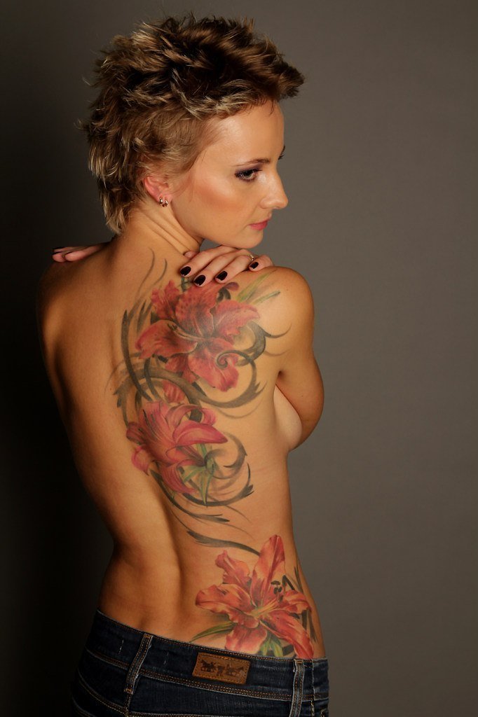 Женские татуировки на спине (50 фото)43
