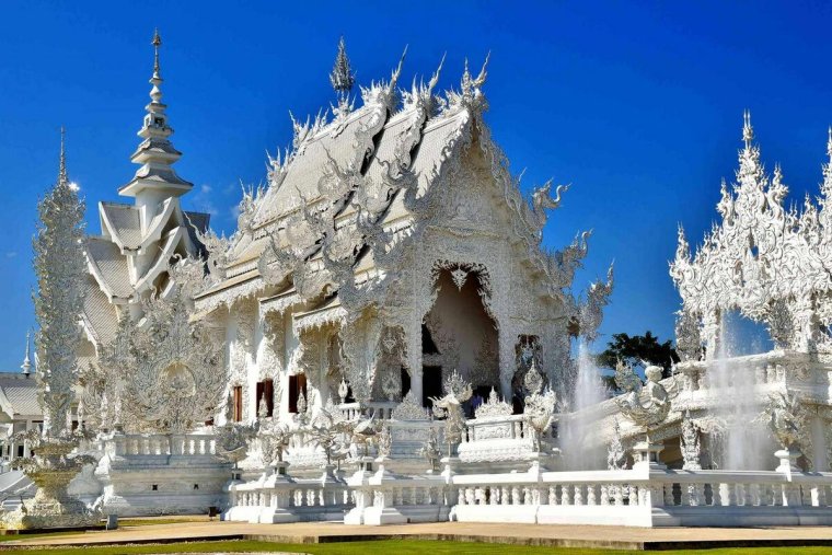 Невероятный Белый храм Ват Ронг Кхун (18 фото) 18 Белый храм Ват Ронг Кхун