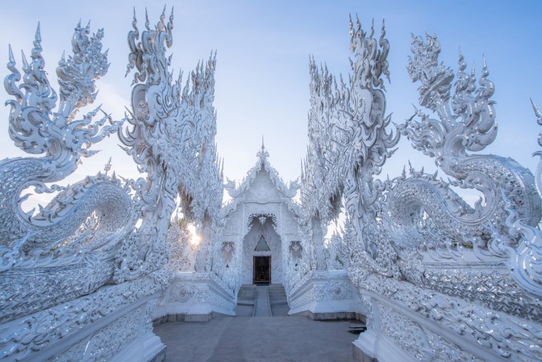Невероятный Белый храм Ват Ронг Кхун (18 фото) 3 Белый храм Ват Ронг Кхун