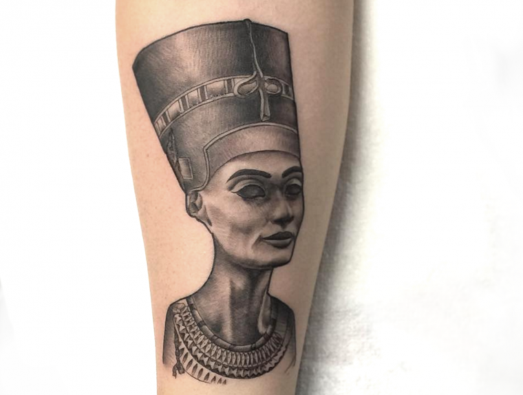 Нефертити царица Египта маленькая тату
