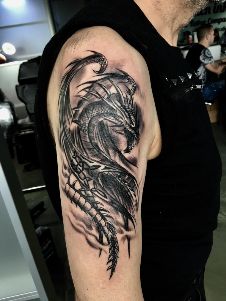 Дракон татуировка на руке