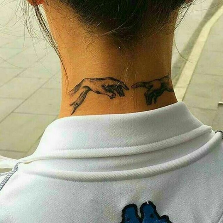 Маленькие тату на шее