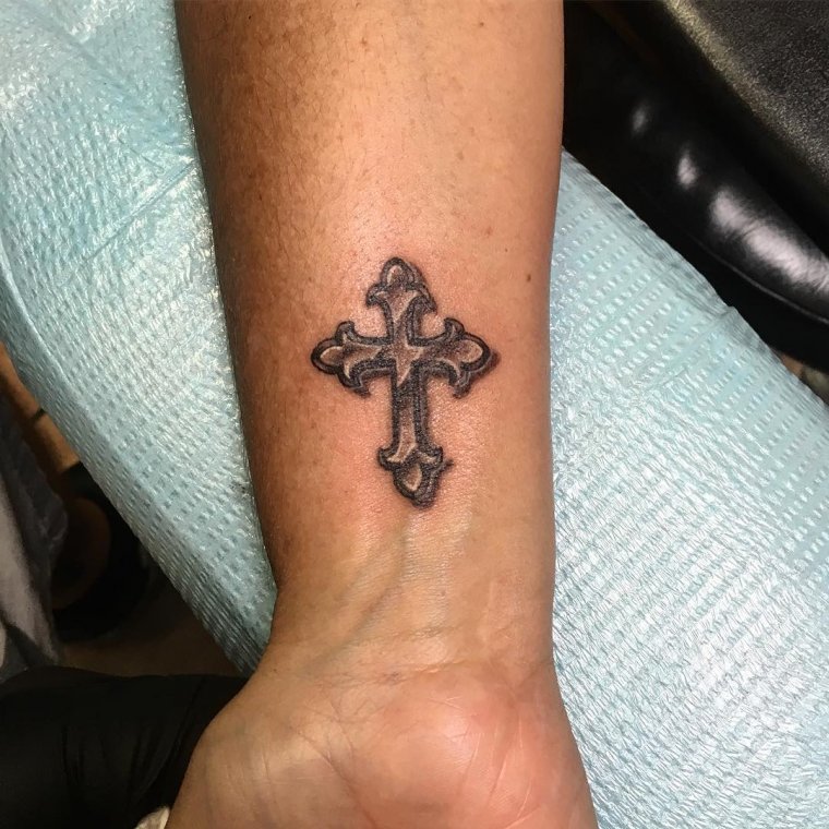 Христианский крест тату