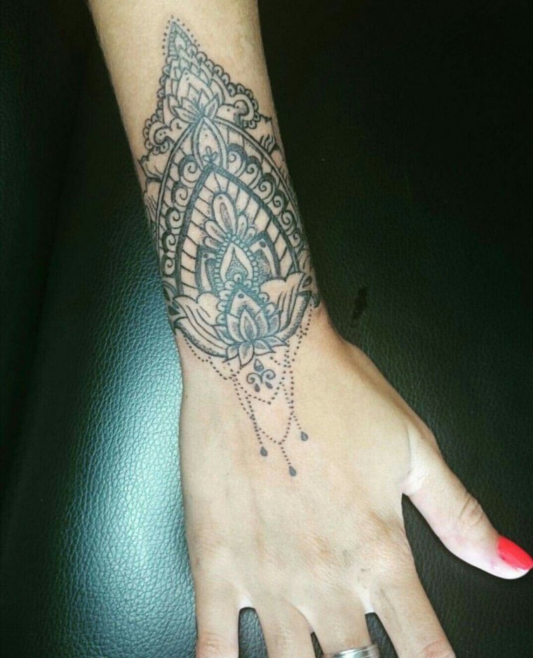 Тату Мандала на руке