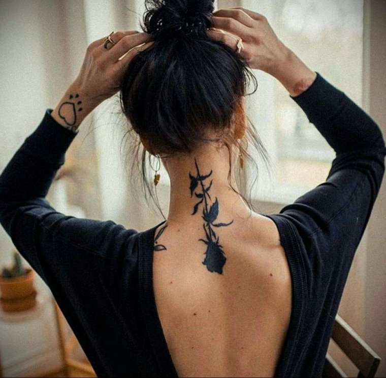 Тату на шее для девушек