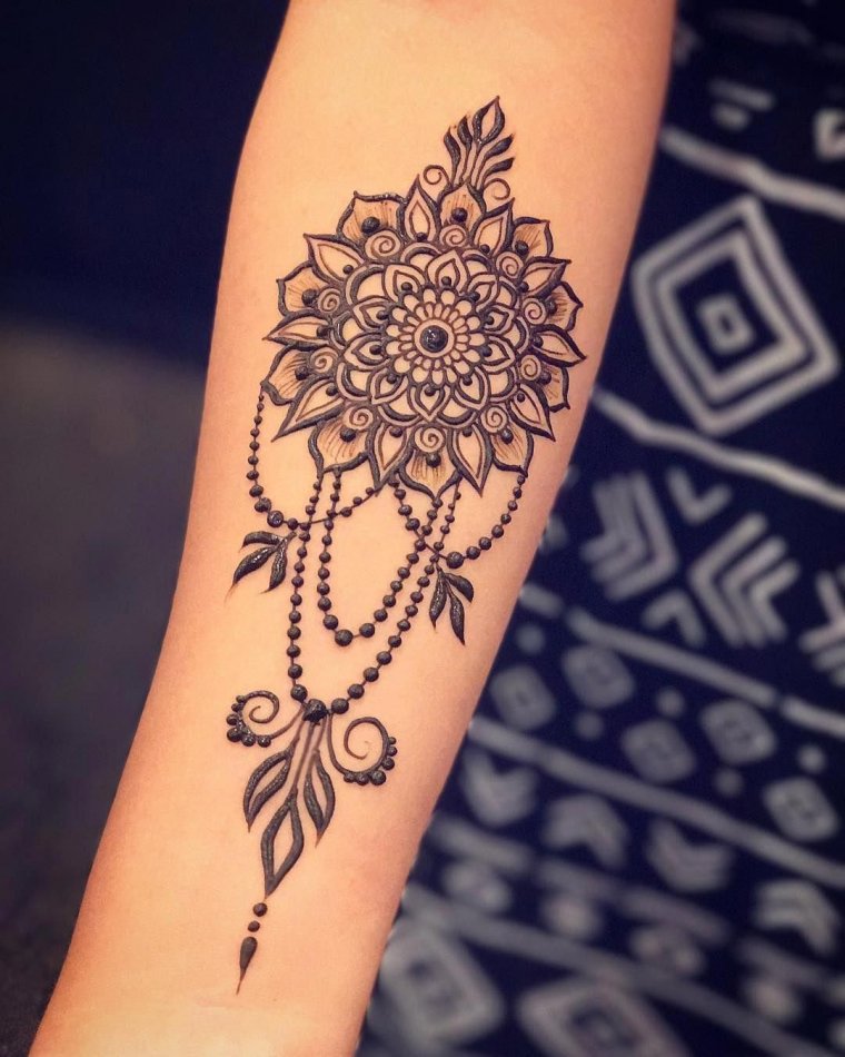 Мехенди Лотос на руке