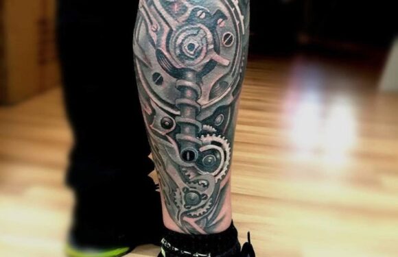 Татуировки биомеханика на ноге для мужчин (26 фото)