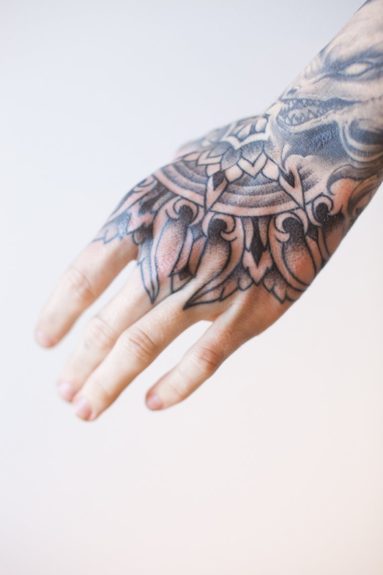 Татуировки на кисти руки