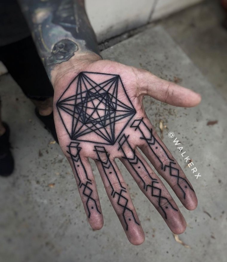 Татуировки геометрические