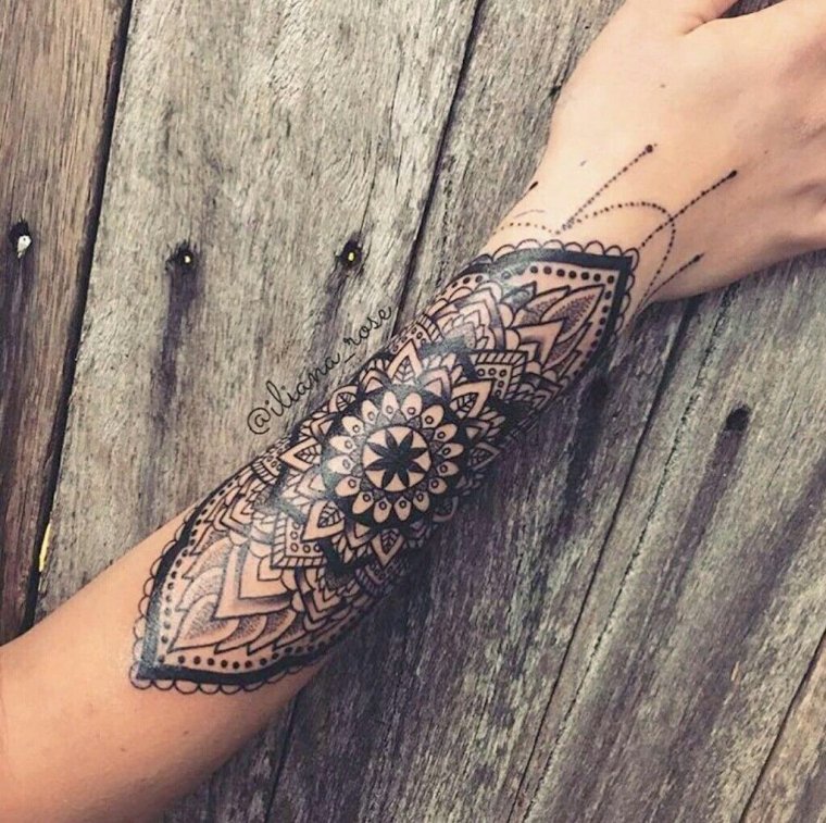 Тату Мандала на руке