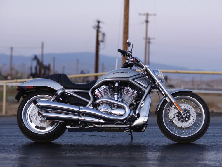 Harley Davidson v Rod 2010