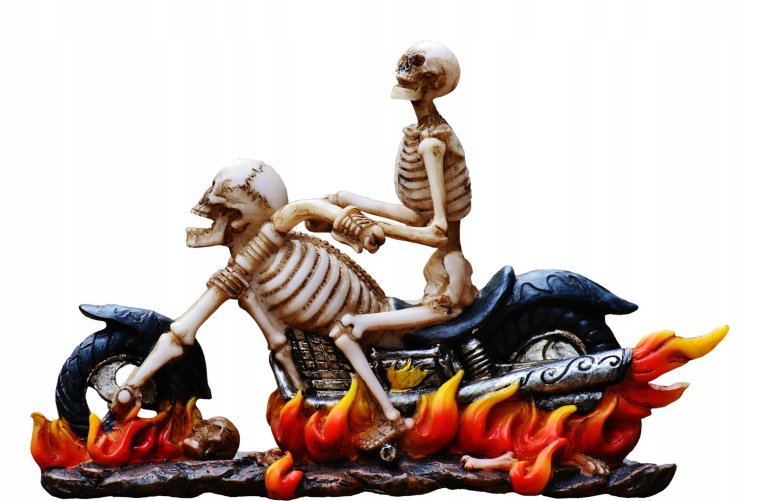 Скелет на скутере