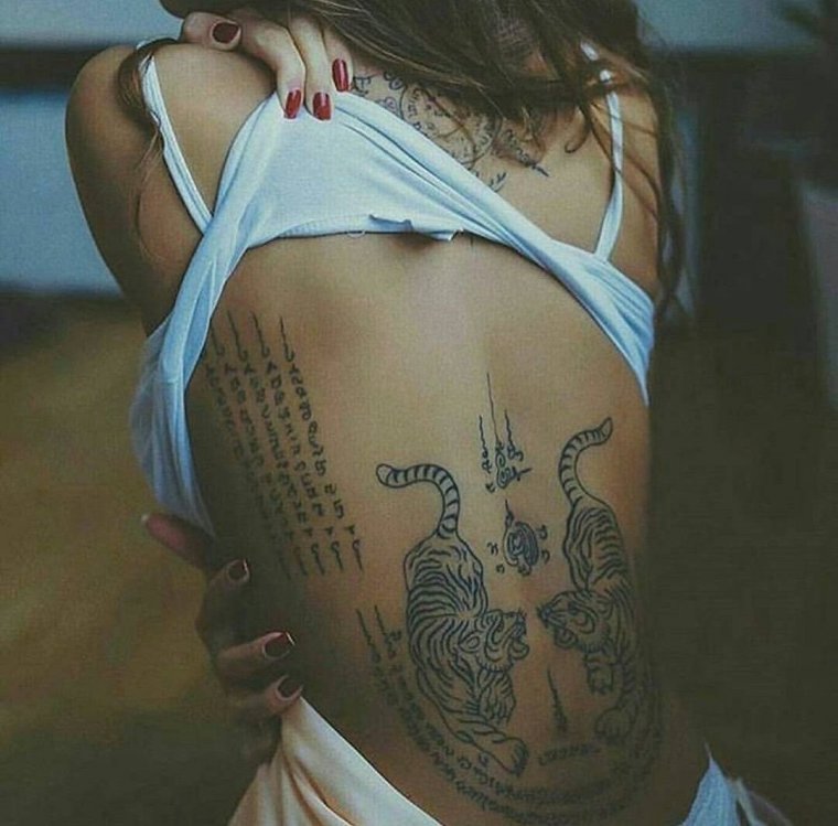 Тату птички на лопатке