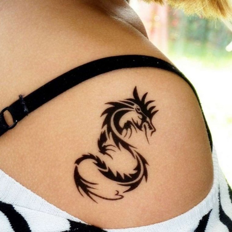 Татуировка дракон женская